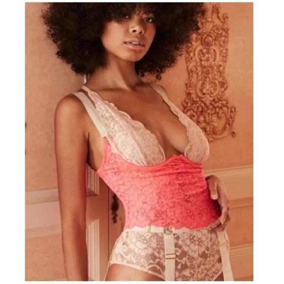 NWT We are HAH!Bust A Move Bustier In haht Lava Lace Underwire Corset Pink Small - Picture 1 of 6